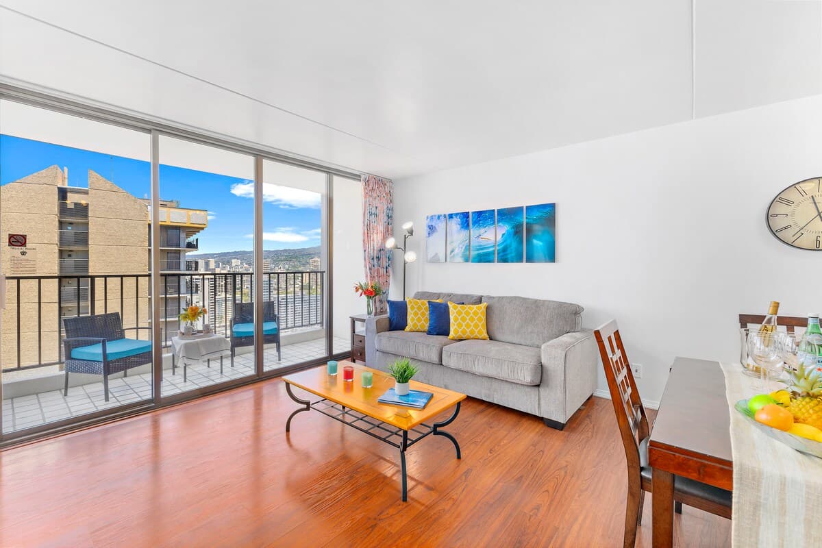 Condo in Honolulu · ★4.77 · 1 bedroom · 2 beds · 1 private bath - Photo 5