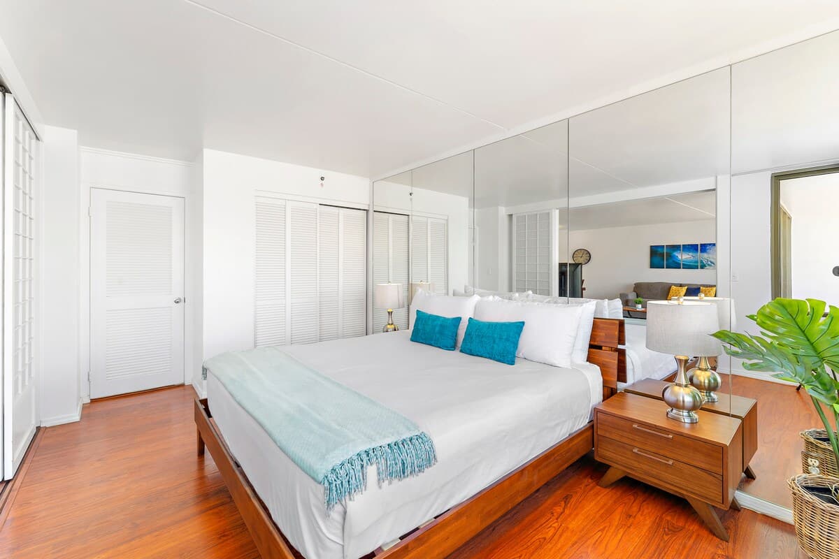 Condo in Honolulu · ★4.77 · 1 bedroom · 2 beds · 1 private bath - Photo 1