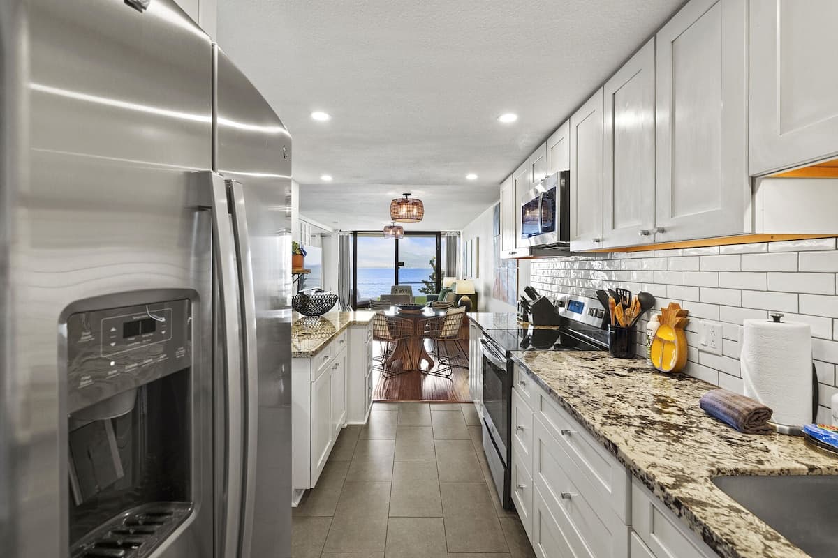 Condo in Wailuku · ★4.88 · 2 bedrooms · 4 beds · 2 baths - Photo 3