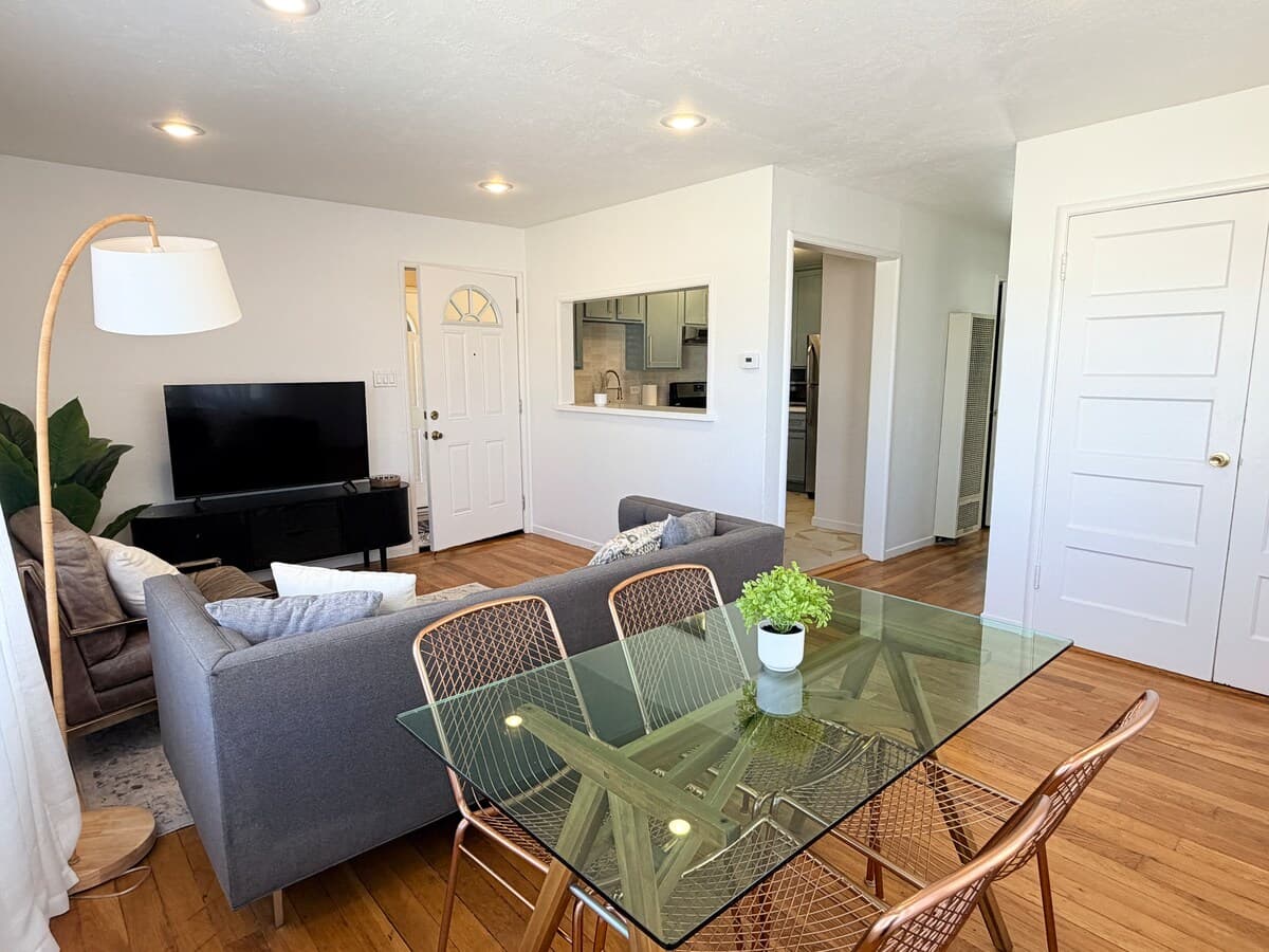 B1- Bright, renovated 800 sqft 2-bdrm in Berkeley - Photo 5