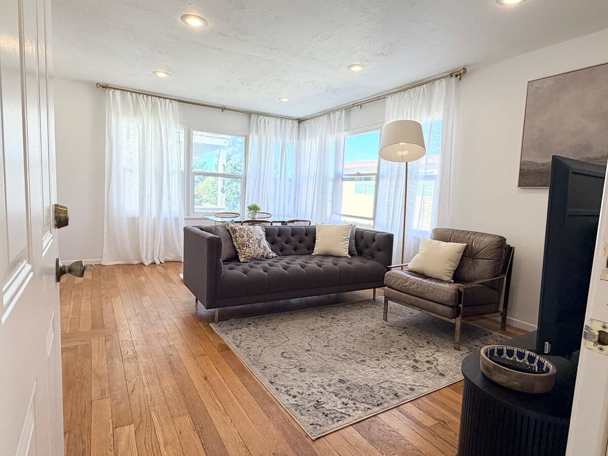 B1- Bright, renovated 800 sqft 2-bdrm in Berkeley - Photo 4
