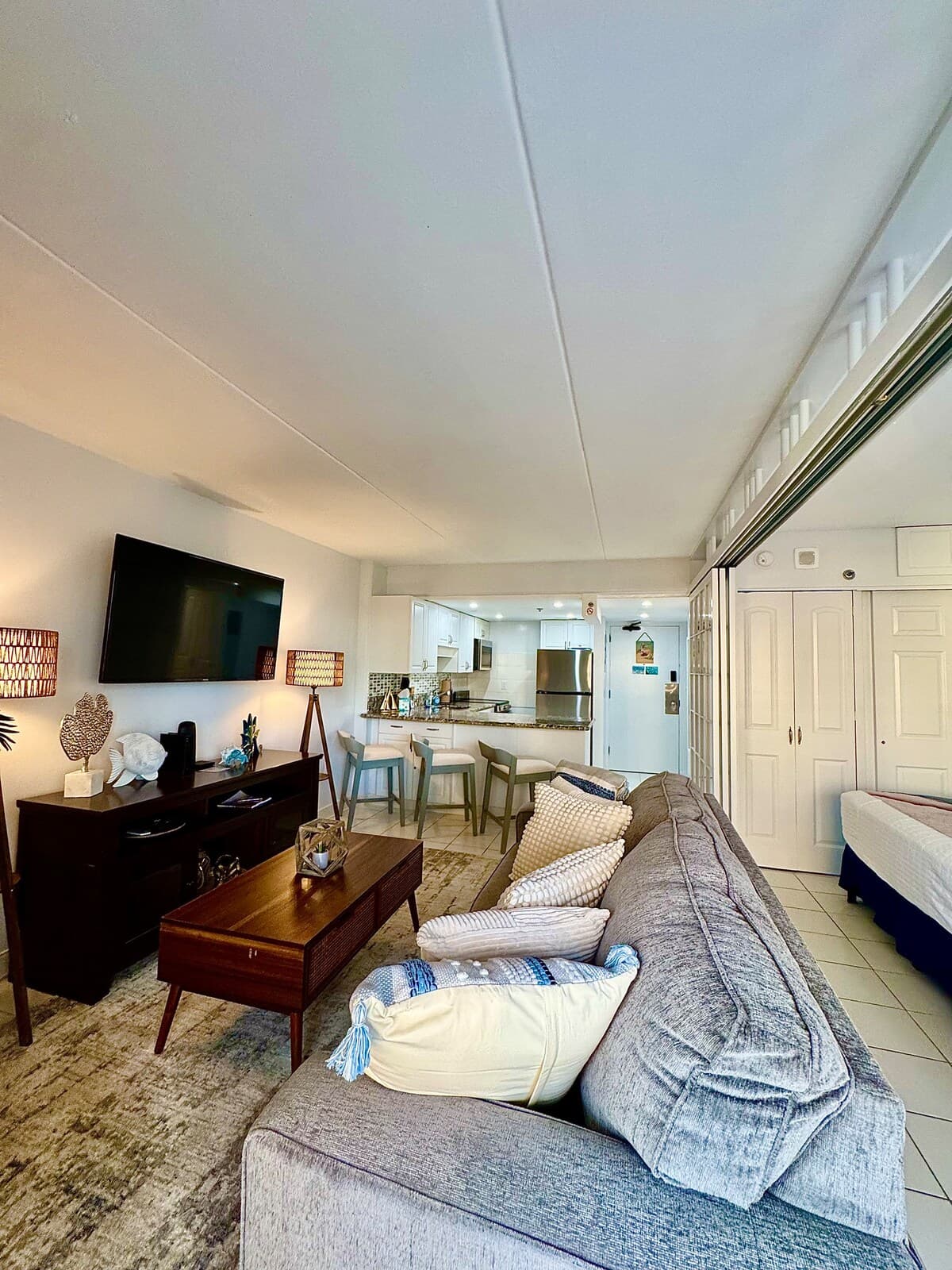 Condo in Honolulu · ★5.0 · 1 bedroom · 3 beds · 1 private bath - Photo 5