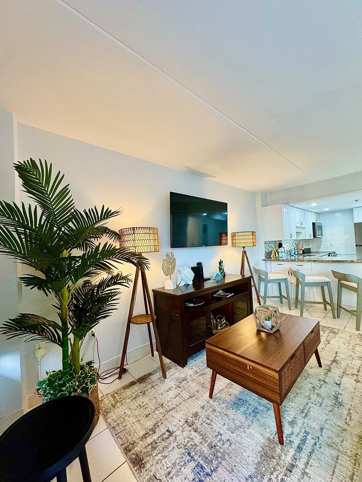 Condo in Honolulu · ★5.0 · 1 bedroom · 3 beds · 1 private bath - Photo 4