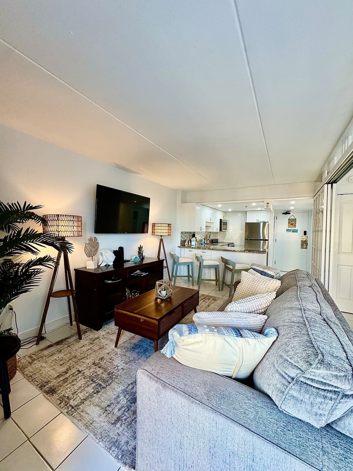 Condo in Honolulu · ★5.0 · 1 bedroom · 3 beds · 1 private bath - Photo 1