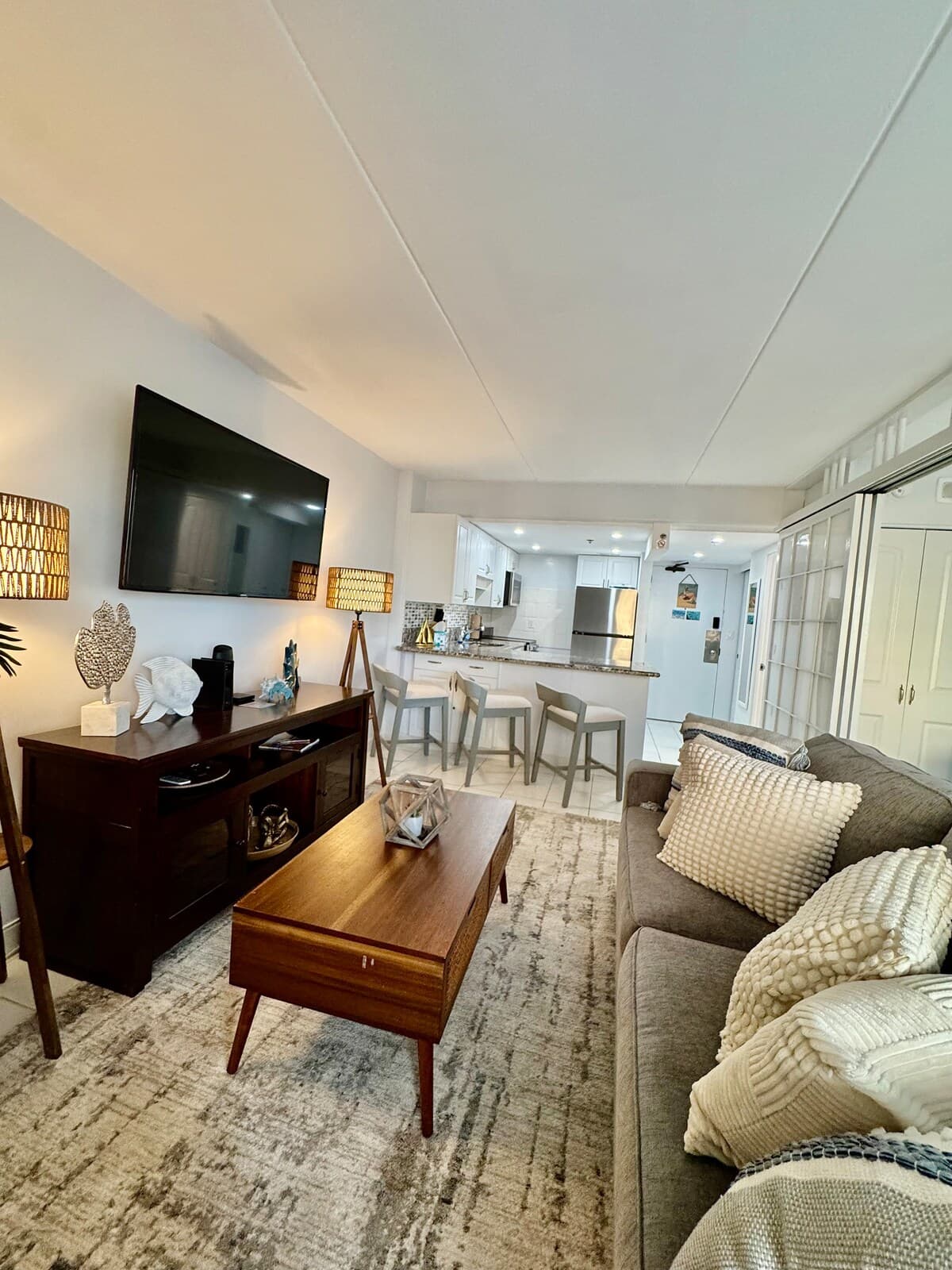 Condo in Honolulu · ★5.0 · 1 bedroom · 3 beds · 1 private bath - Photo 3