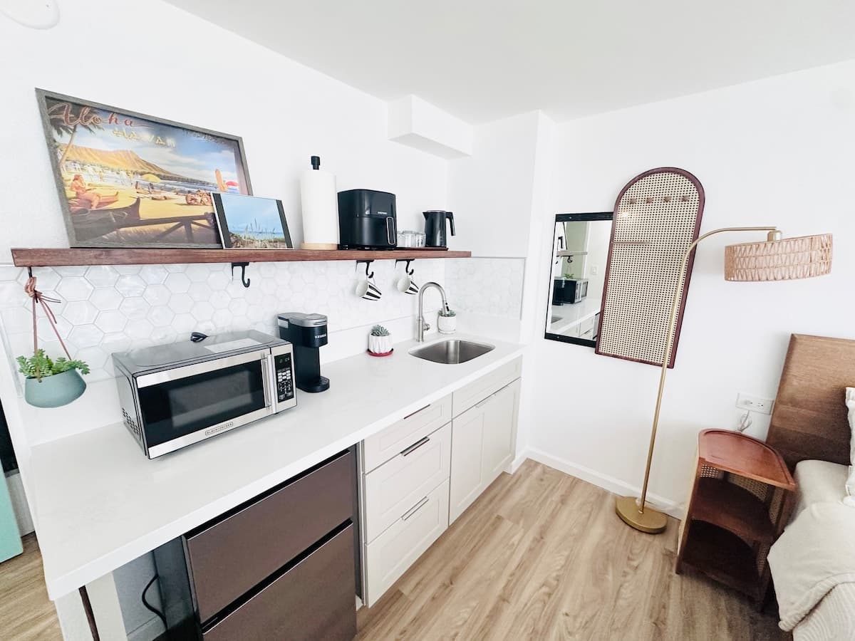 Entire newly renovated ocean view unit 38FL 2B2B - Photo 2