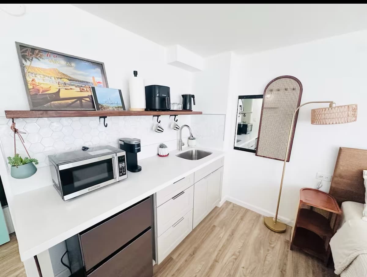 Condo in Honolulu · ★4.95 · 1 bedroom · 1 bed · 1 private bath - Photo 4