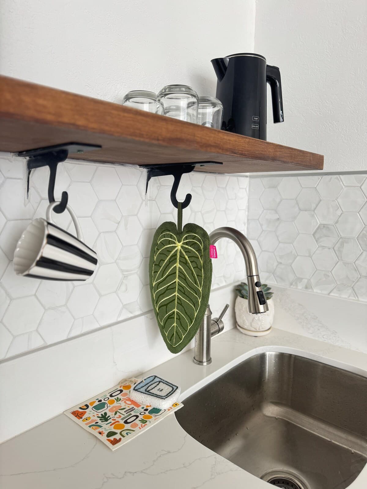Condo in Honolulu · ★4.95 · 1 bedroom · 1 bed · 1 private bath - Photo 3