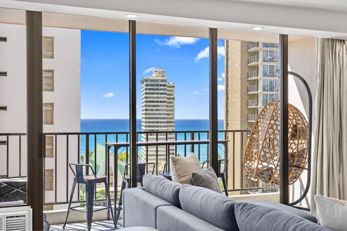 18F-Tropical Paradise-Waikiki Banyan 1BR/Parking! - Photo 4