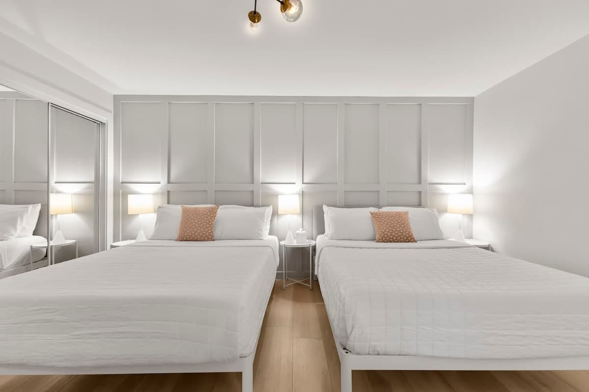 Home in Honolulu · ★4.79 · 2 bedrooms · 4 beds · 2 private baths - Photo 2