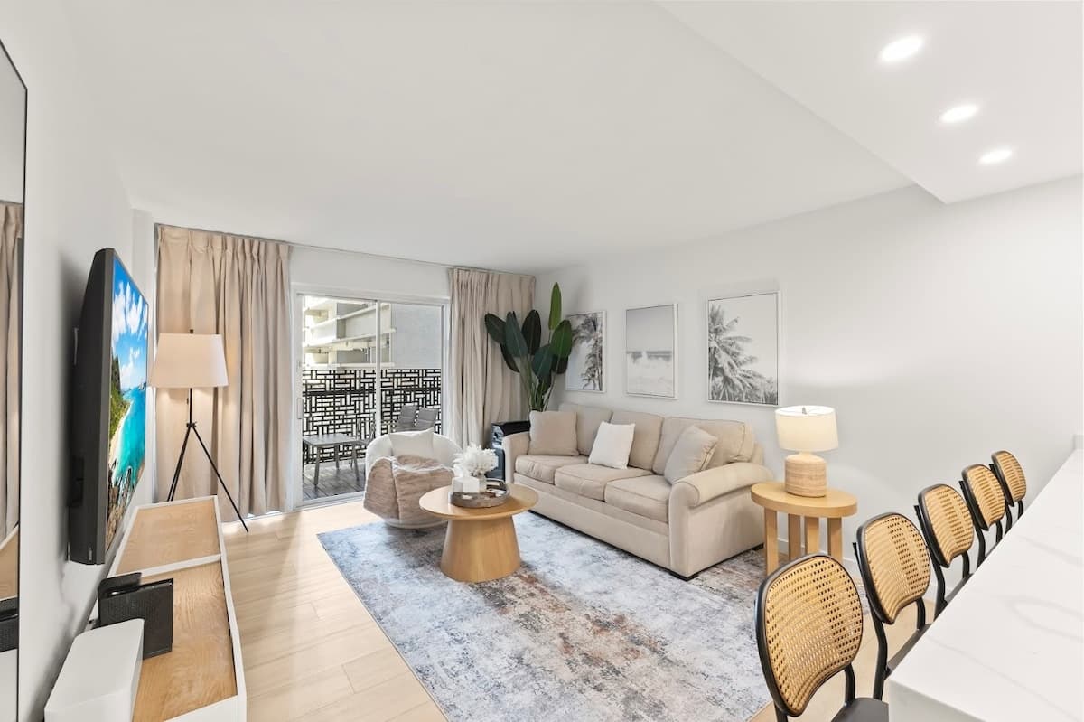 Home in Honolulu · ★4.79 · 2 bedrooms · 4 beds · 2 private baths - Photo 5
