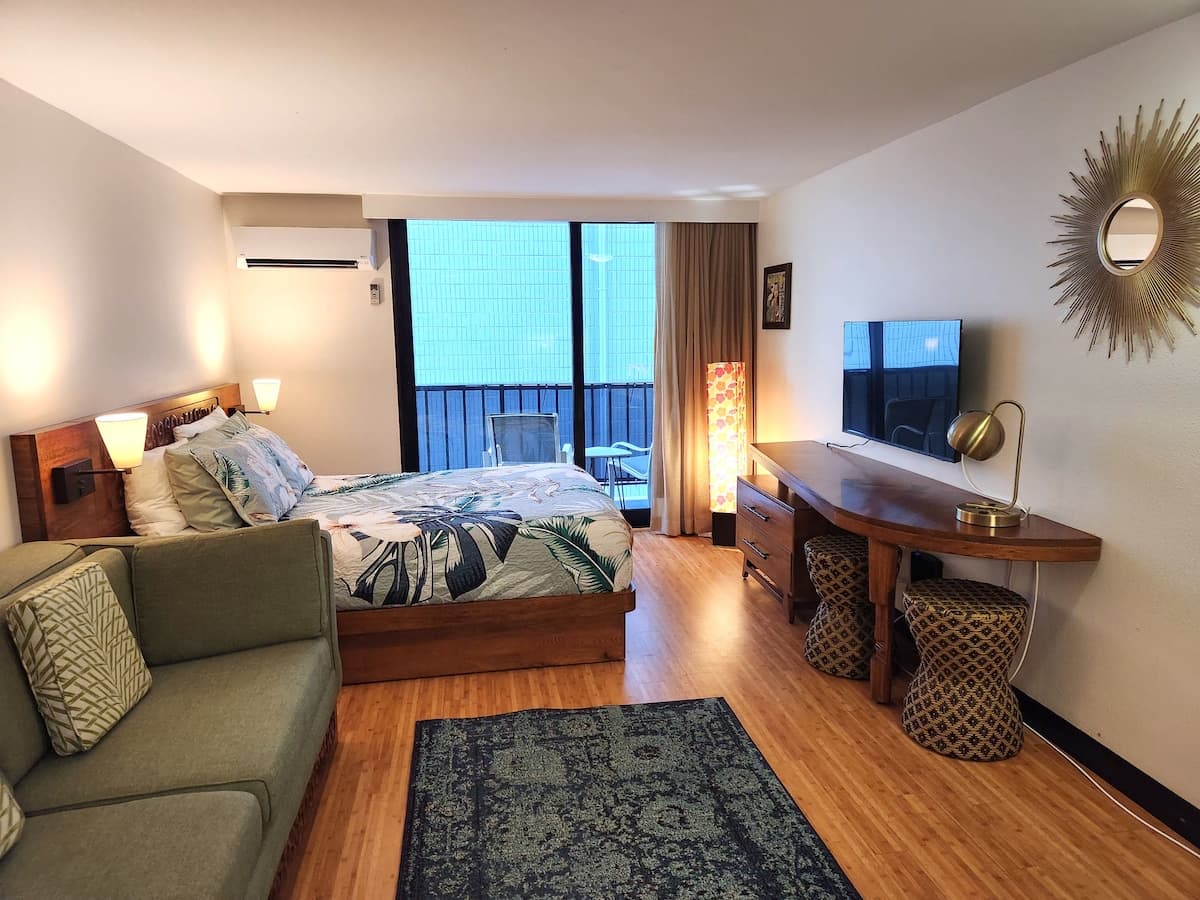 Hotel in Honolulu · ★4.96 · 1 bedroom · 2 beds · 1 private bath - Photo 2