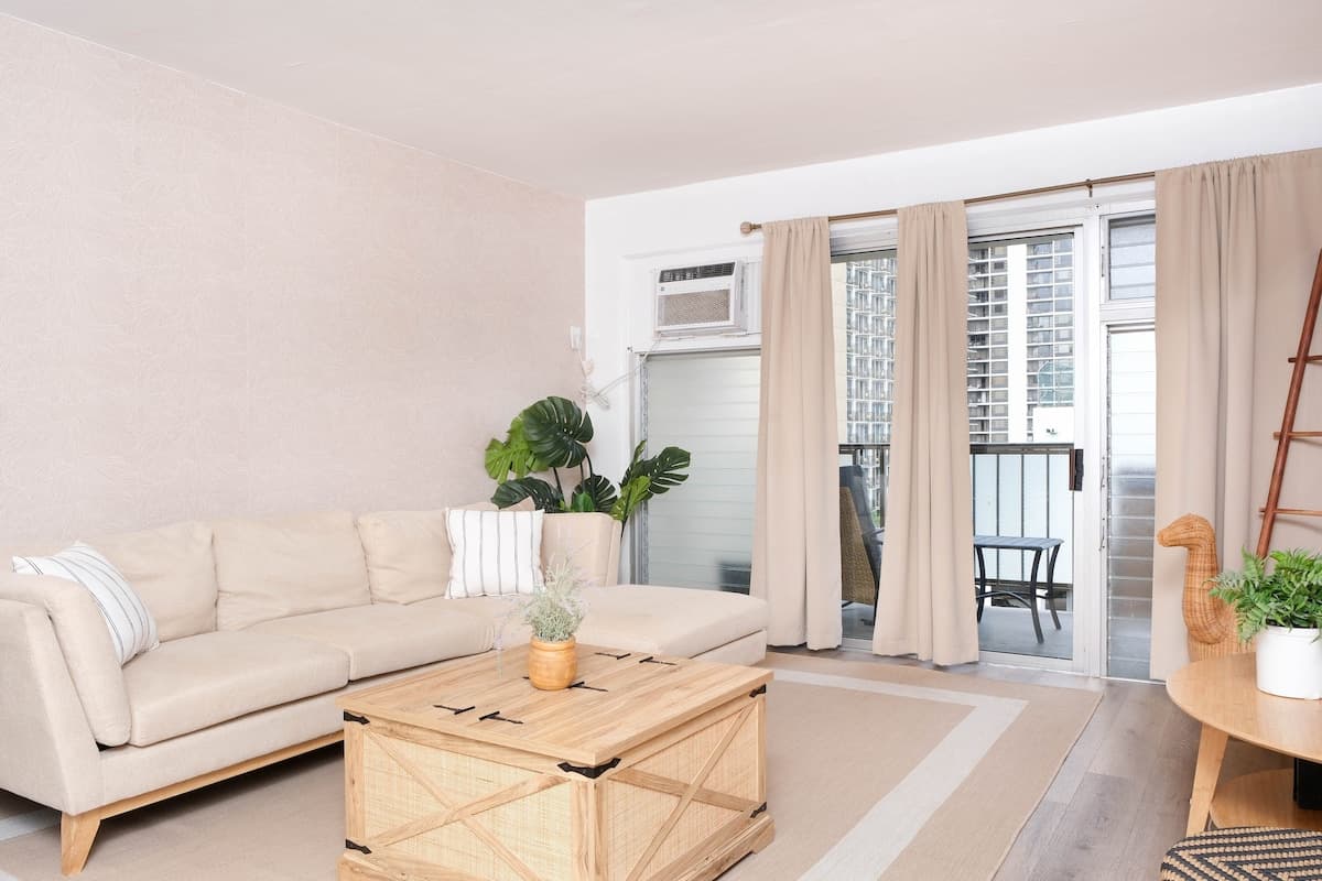Boho Retreat in Heart of Waikiki Walk to the Beach - Photo 3