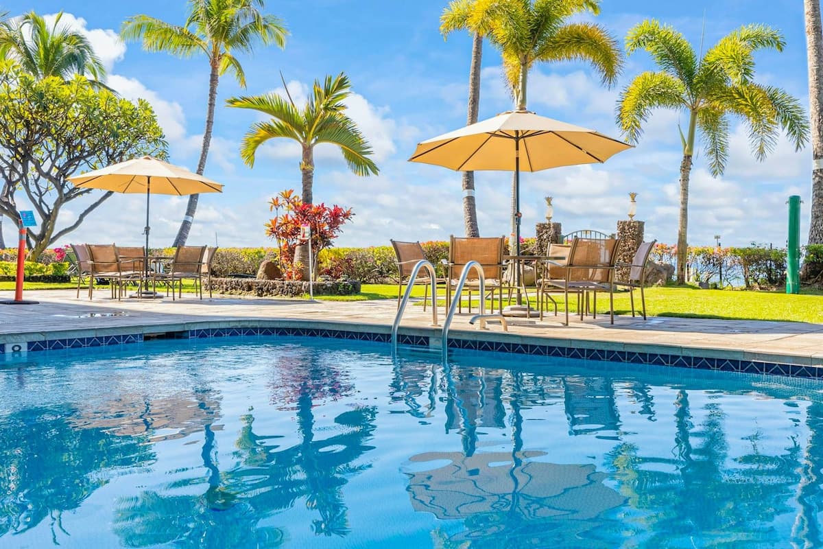 Condo in Lahaina · ★5.0 · 1 bedroom · 2 beds · 1 private bath - Photo 5
