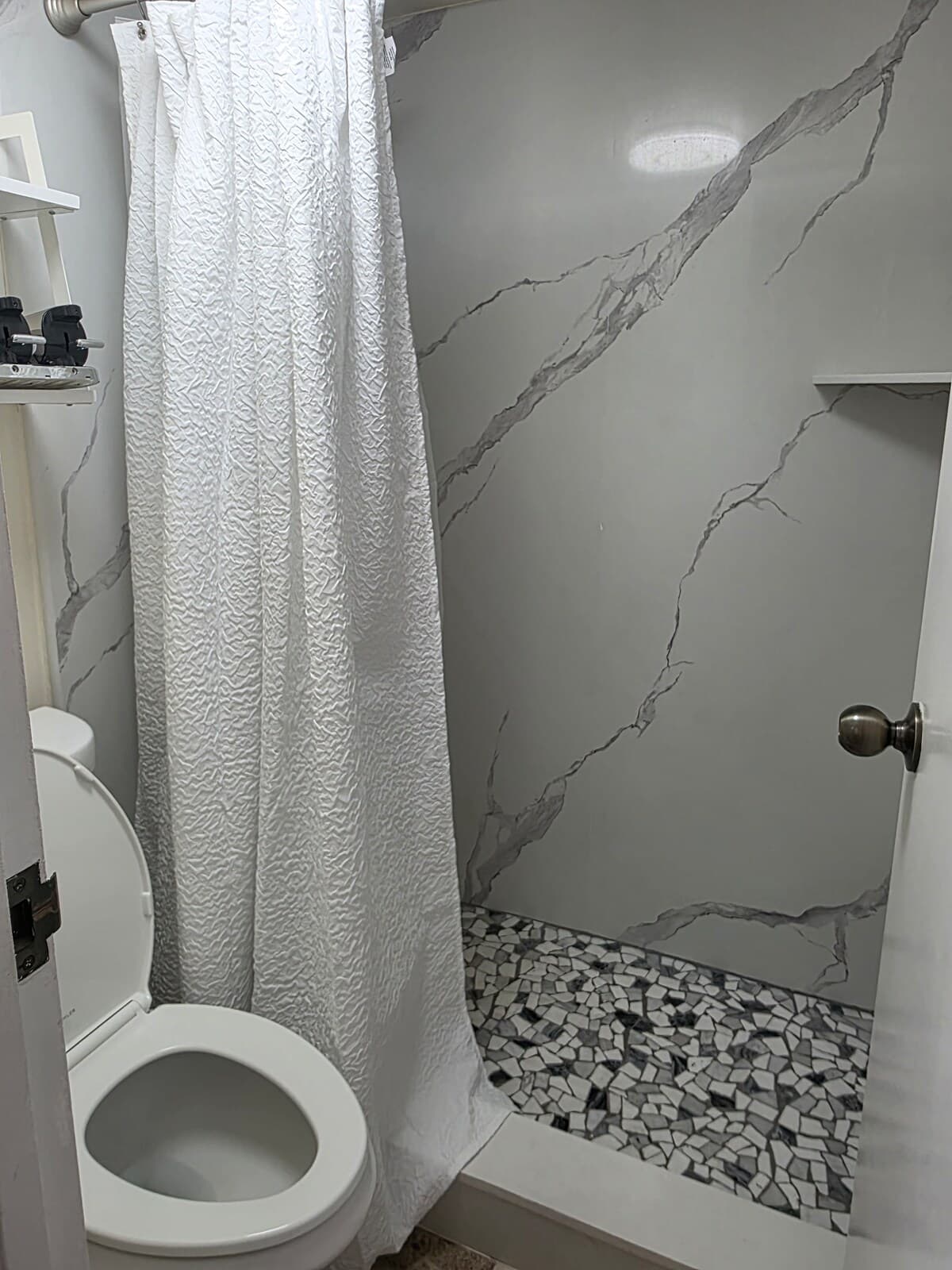 Condo in Honolulu · ★4.33 · Studio · 1 bed · 1 private bath - Photo 5