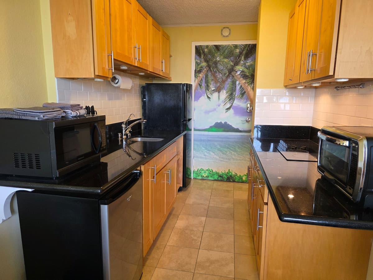 Condo in Honolulu · ★5.0 · Studio · 1 bed · 1 private bath - Photo 3