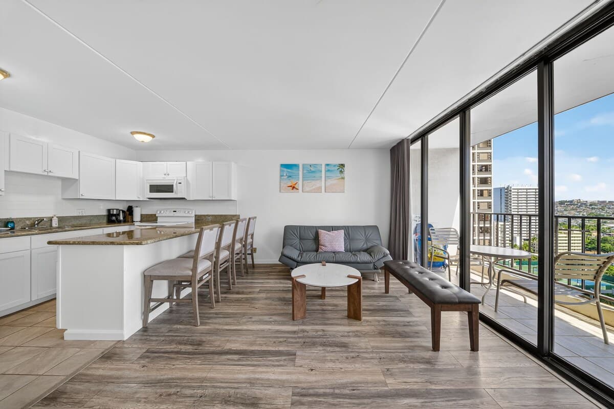 Condo in Honolulu · ★4.95 · 1 bedroom · 3 beds · 1 private bath - Photo 5