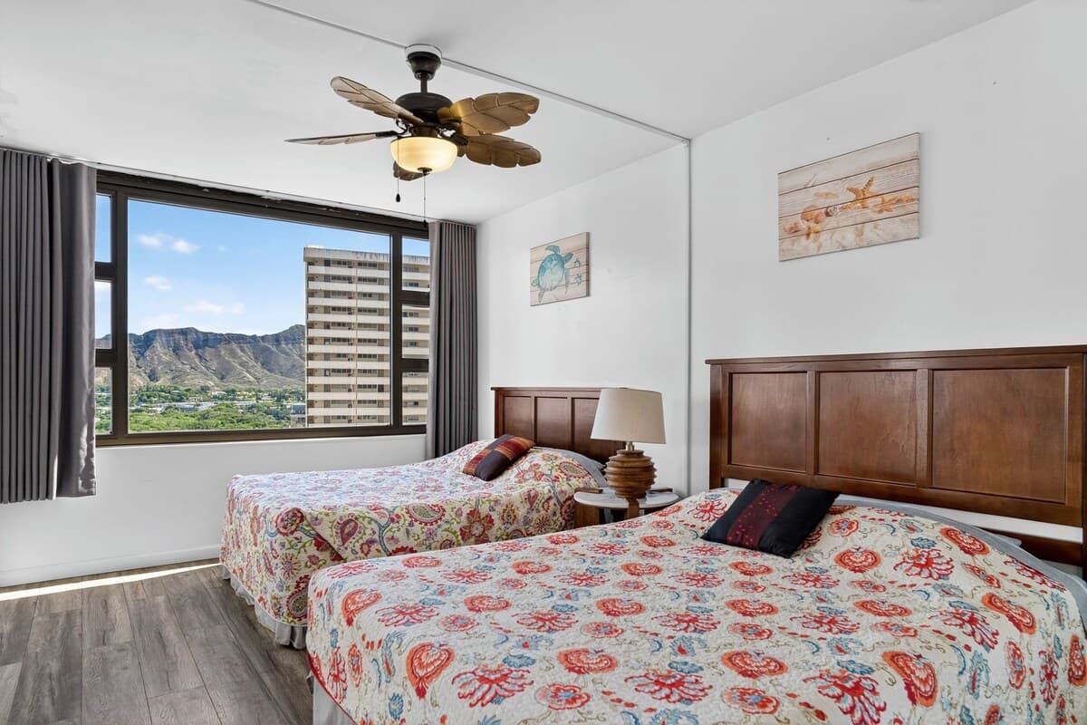 Condo in Honolulu · ★4.95 · 1 bedroom · 3 beds · 1 private bath - Photo 3