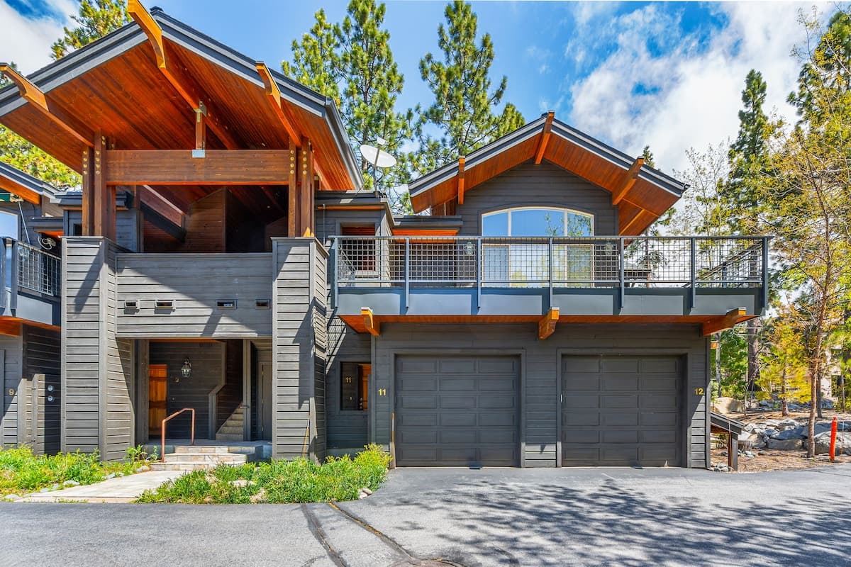 Condo in Incline Village · 2 bedrooms · 3 beds · 2 private baths - Photo 1