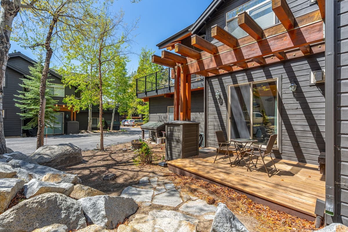 Condo in Incline Village · 2 bedrooms · 3 beds · 2 private baths - Photo 3