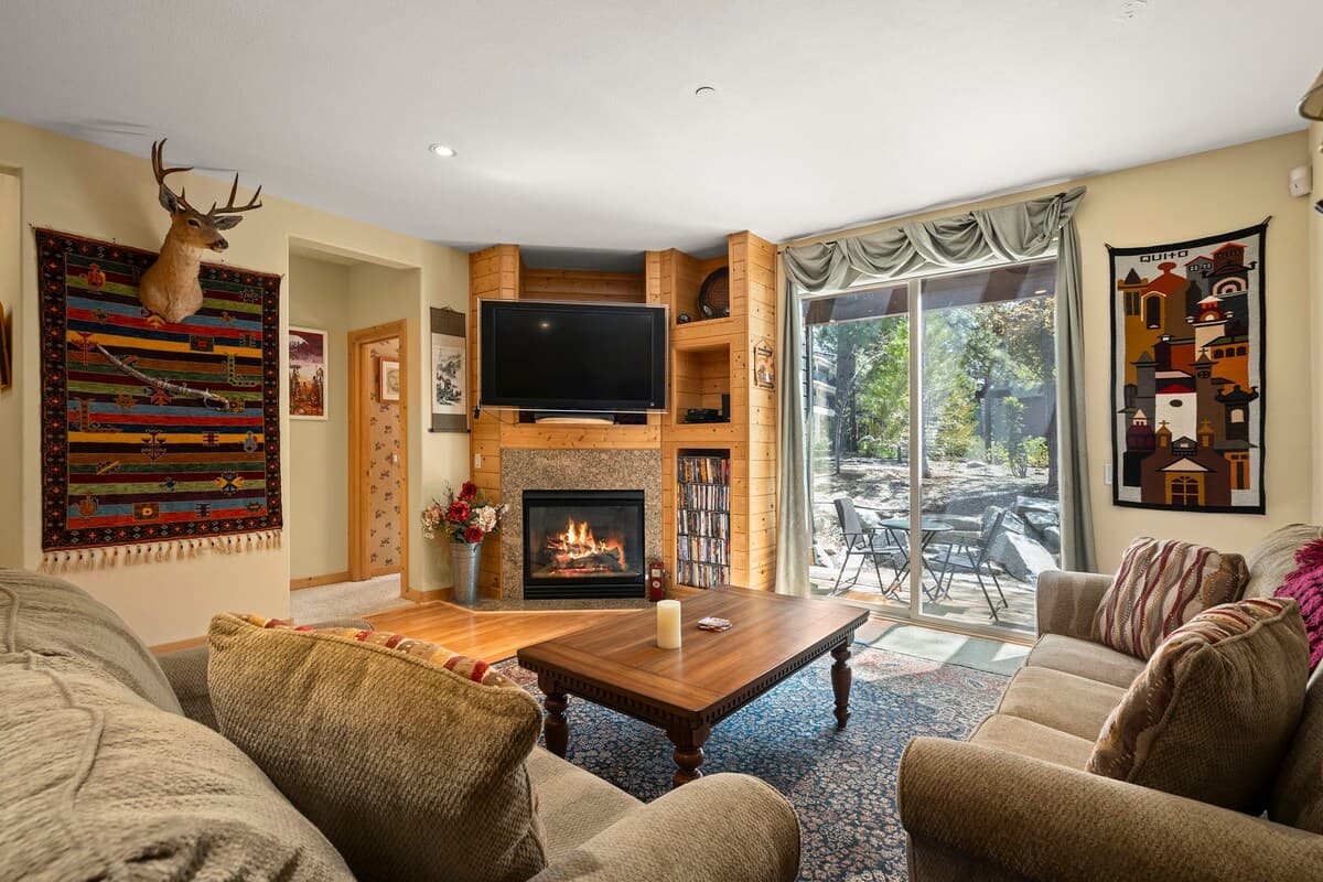 Condo in Incline Village · 2 bedrooms · 3 beds · 2 private baths - Photo 2