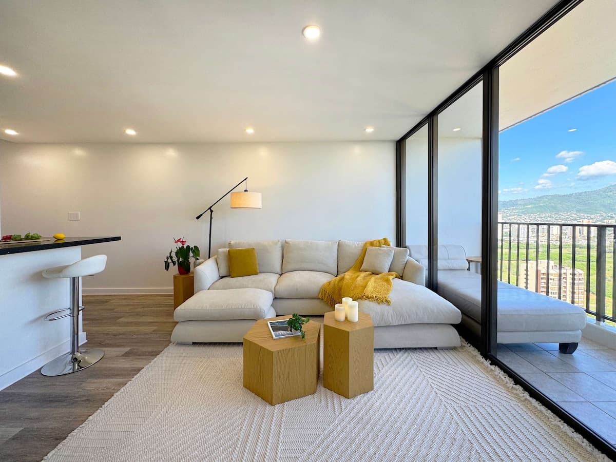 37th-floor retreat w/ lanai & scenic views - Photo 2