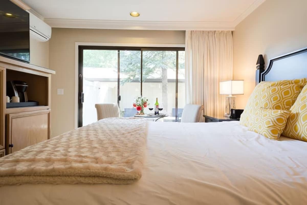 Side-by-Side Napa Condos with Golf Views - Photo 3