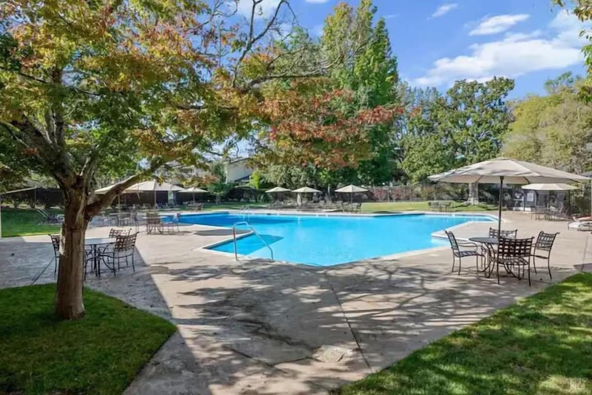 Side-by-Side Condos, Golf Views, Napa Valley - Photo 3