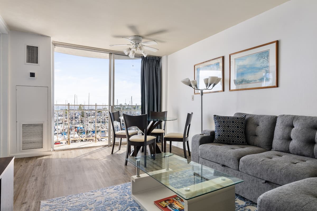 Ocean view one bedroom condo at Ilikai Marina - Photo 1