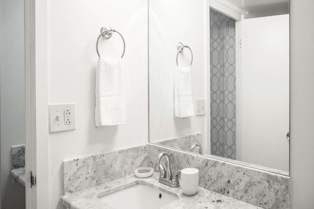 4th Fl Marine Surf Studio | Prime Location - Photo 5