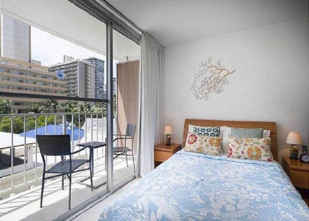 4th Fl Marine Surf Studio | Corner Unit | Parking - Photo 3