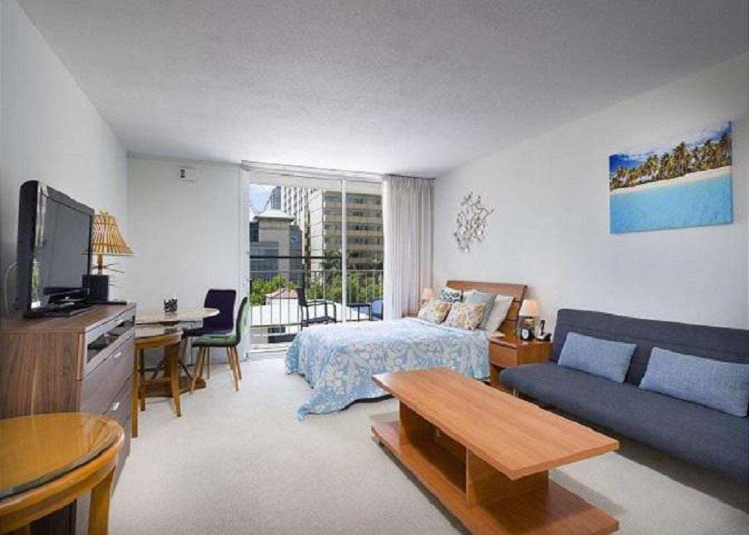 4th Fl Marine Surf Studio | Corner Unit | Parking - Photo 1