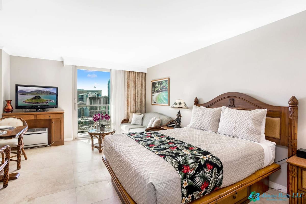 16th Fl Luana Waikiki | Park & Partial Ocean View - Photo 1