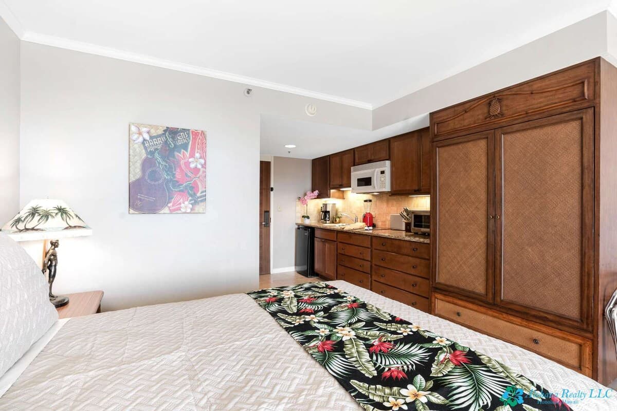 16th Fl Luana Waikiki | Park & Partial Ocean View - Photo 3