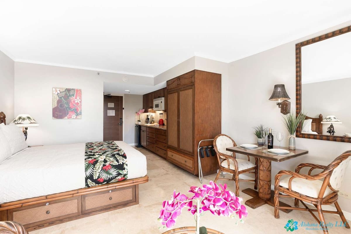 16th Fl Luana Waikiki | Park & Partial Ocean View - Photo 4