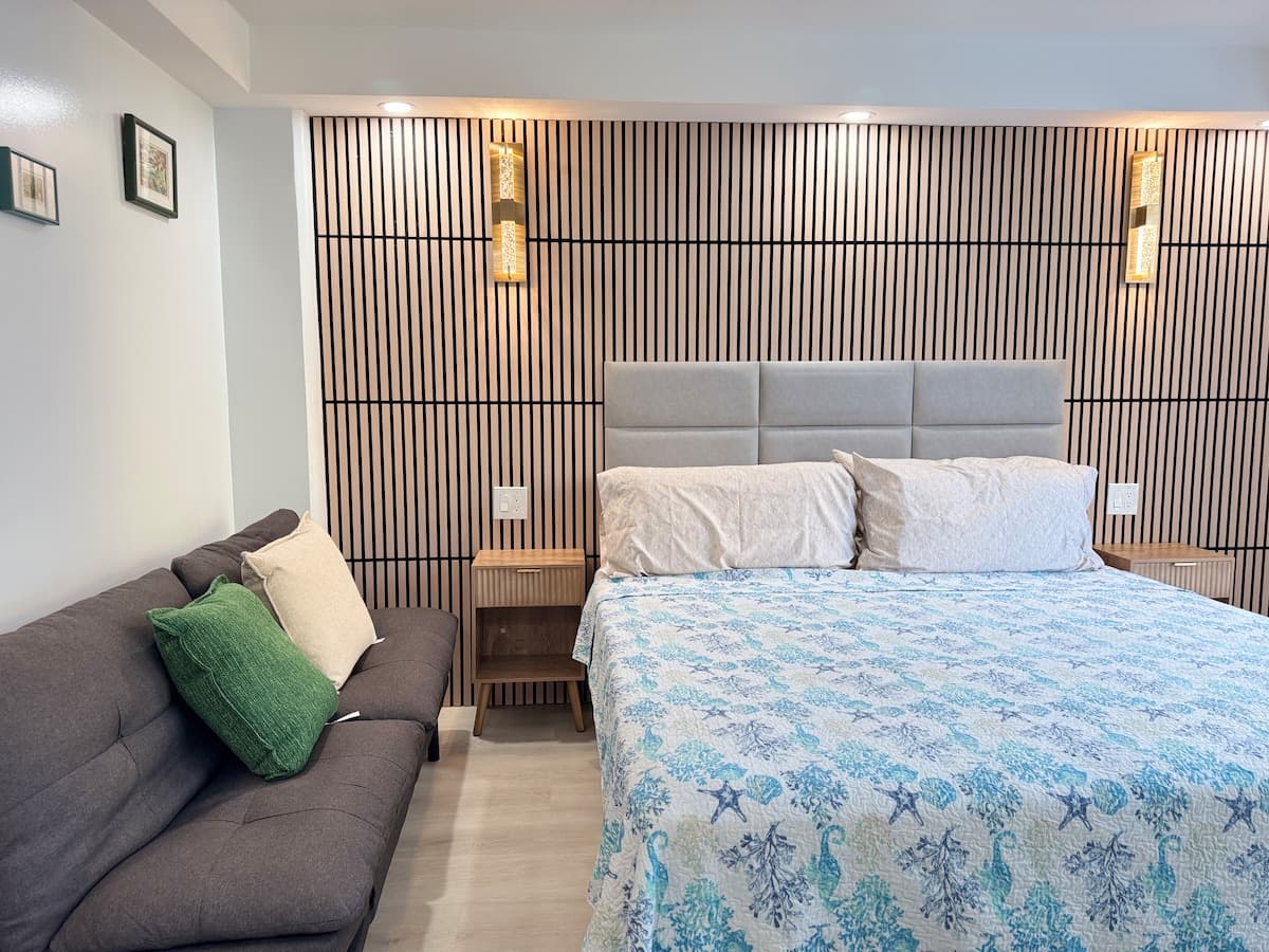 21*High Floor Cozy Waikiki Condo w/Balcony - Photo 1