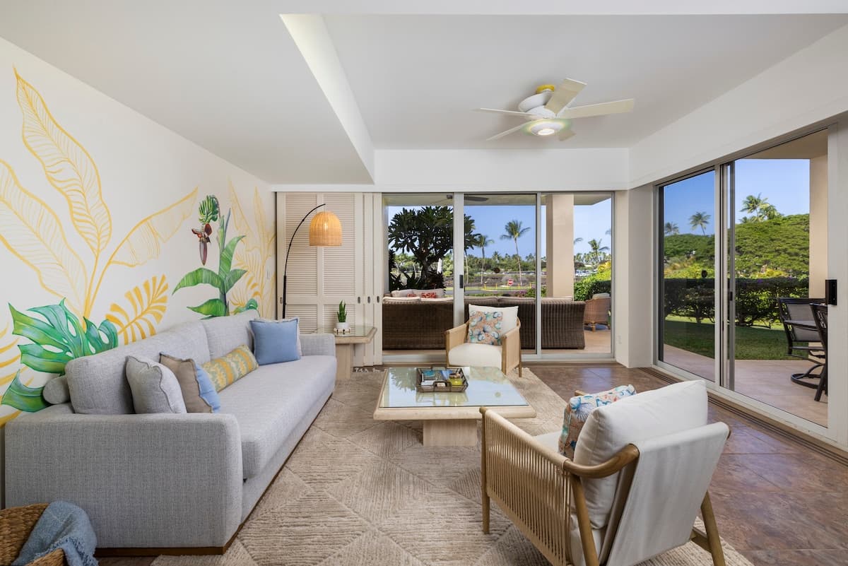NEW! Mural w Ocean views. Walk to beach & Hilton - Photo 4