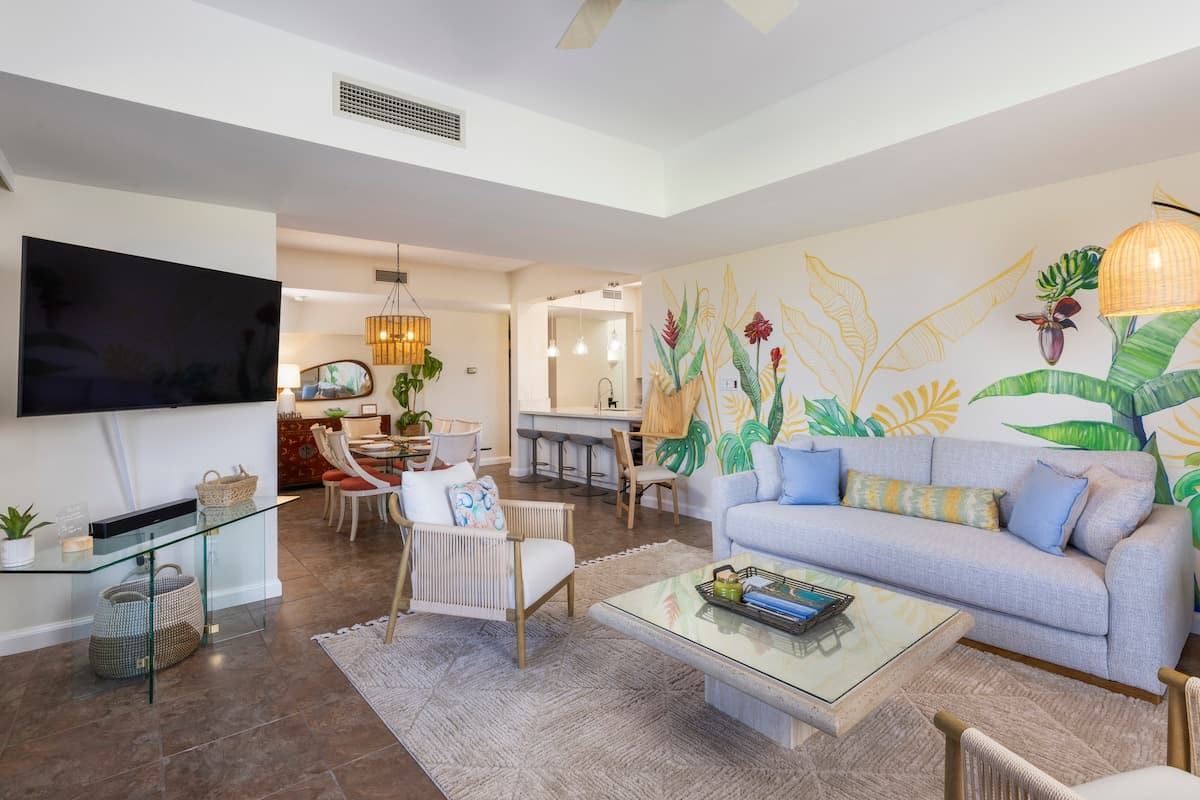 NEW! Mural w Ocean views. Walk to beach & Hilton - Photo 3