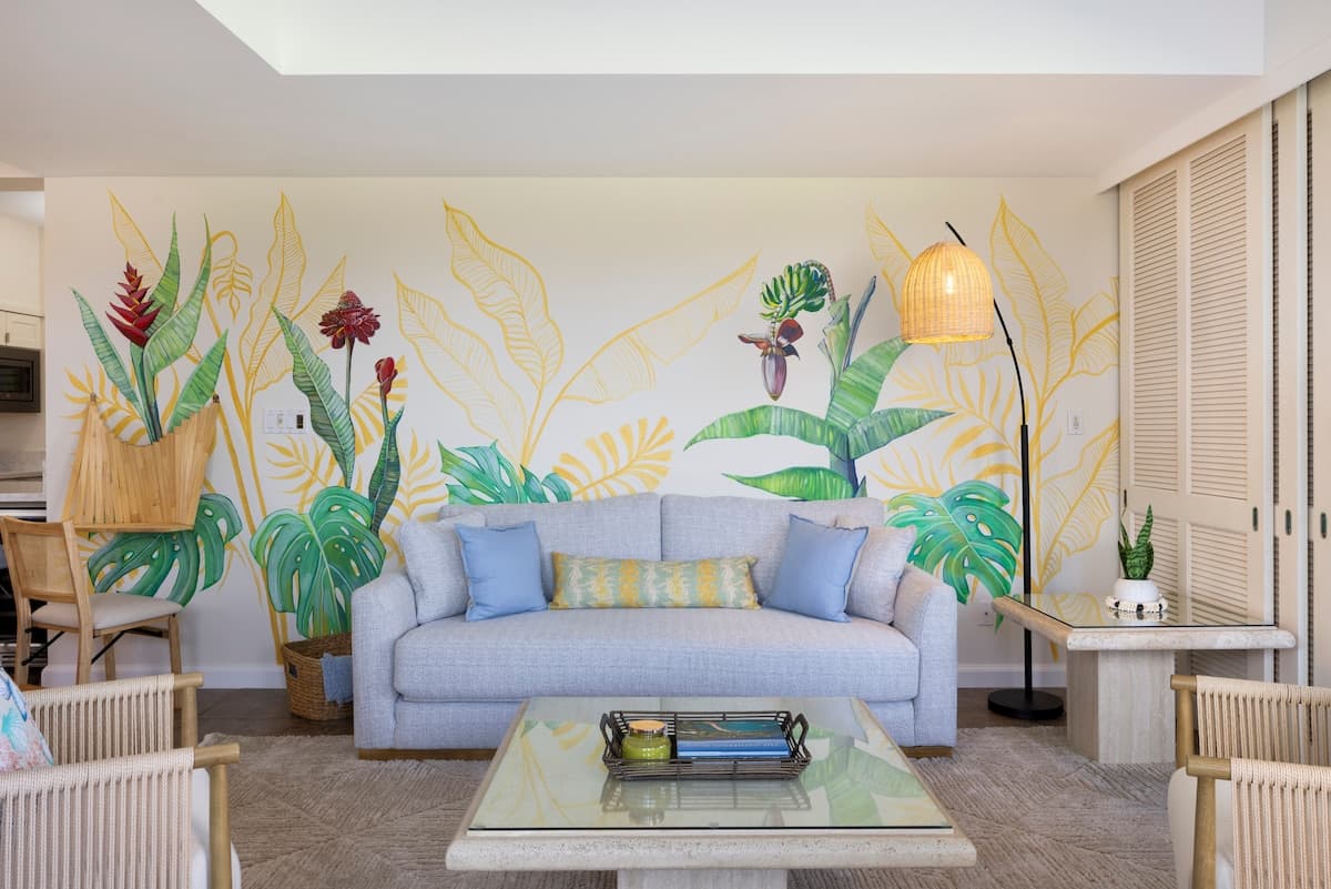 NEW! Mural w Ocean views. Walk to beach & Hilton - Photo 1