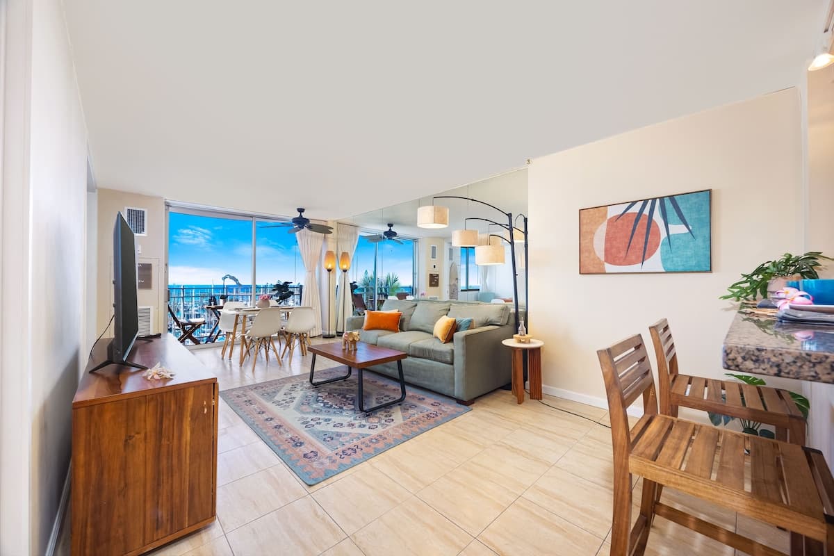 Breathtaking Oceanview Oasis w/ 2 Pools & Parking - Photo 2