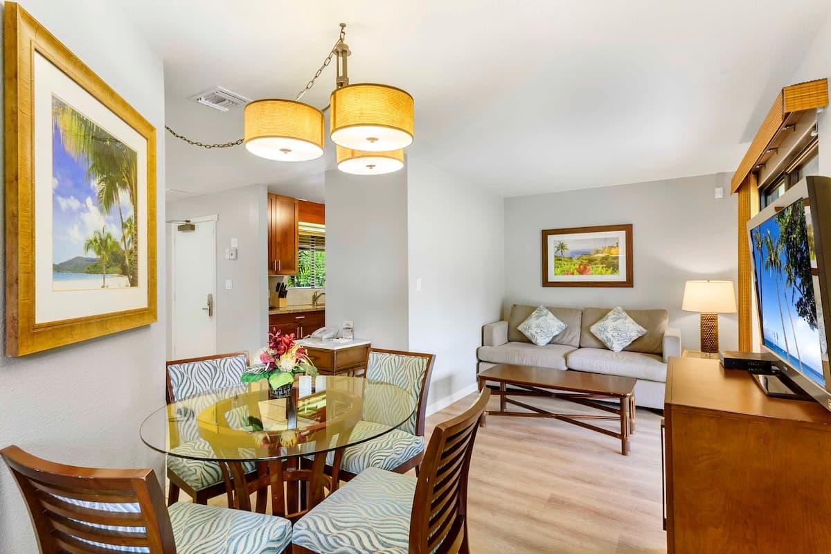 Hotel in Lahaina · ★5.0 · 1 bedroom · 2 beds · 1 private bath - Photo 3