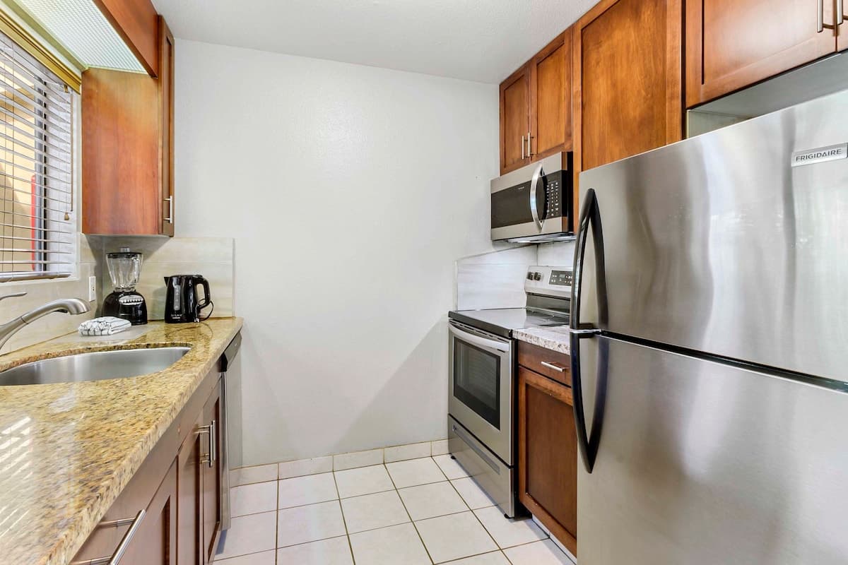 Hotel in Lahaina · ★5.0 · 1 bedroom · 2 beds · 1 private bath - Photo 2