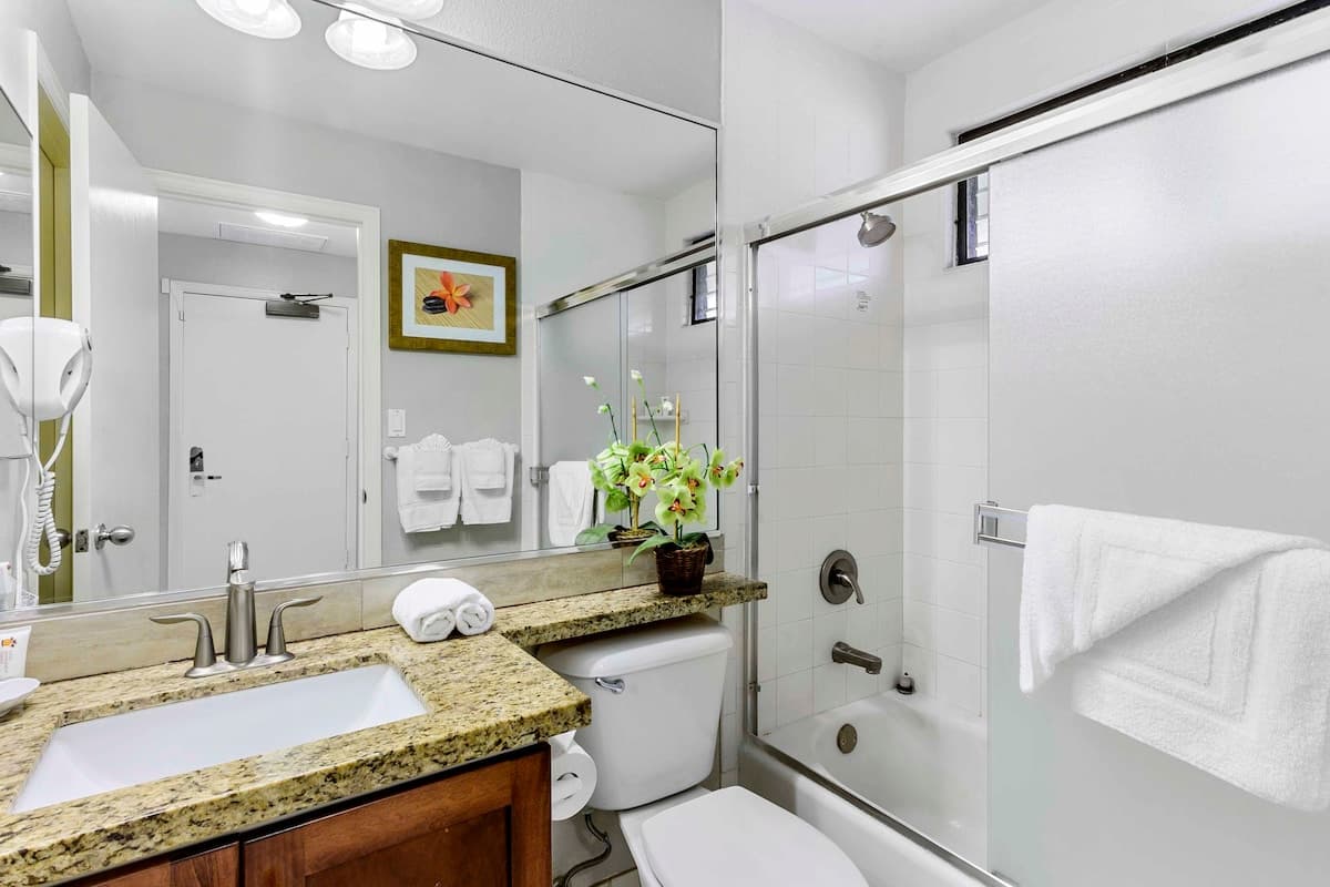 Hotel in Lahaina · ★5.0 · 1 bedroom · 2 beds · 1 private bath - Photo 5