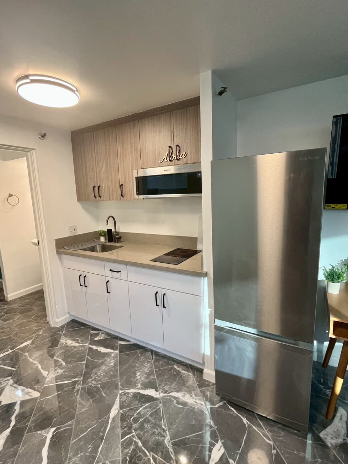 Condo in Honolulu · ★4.89 · Studio · 1 bed · 1 private bath - Photo 3