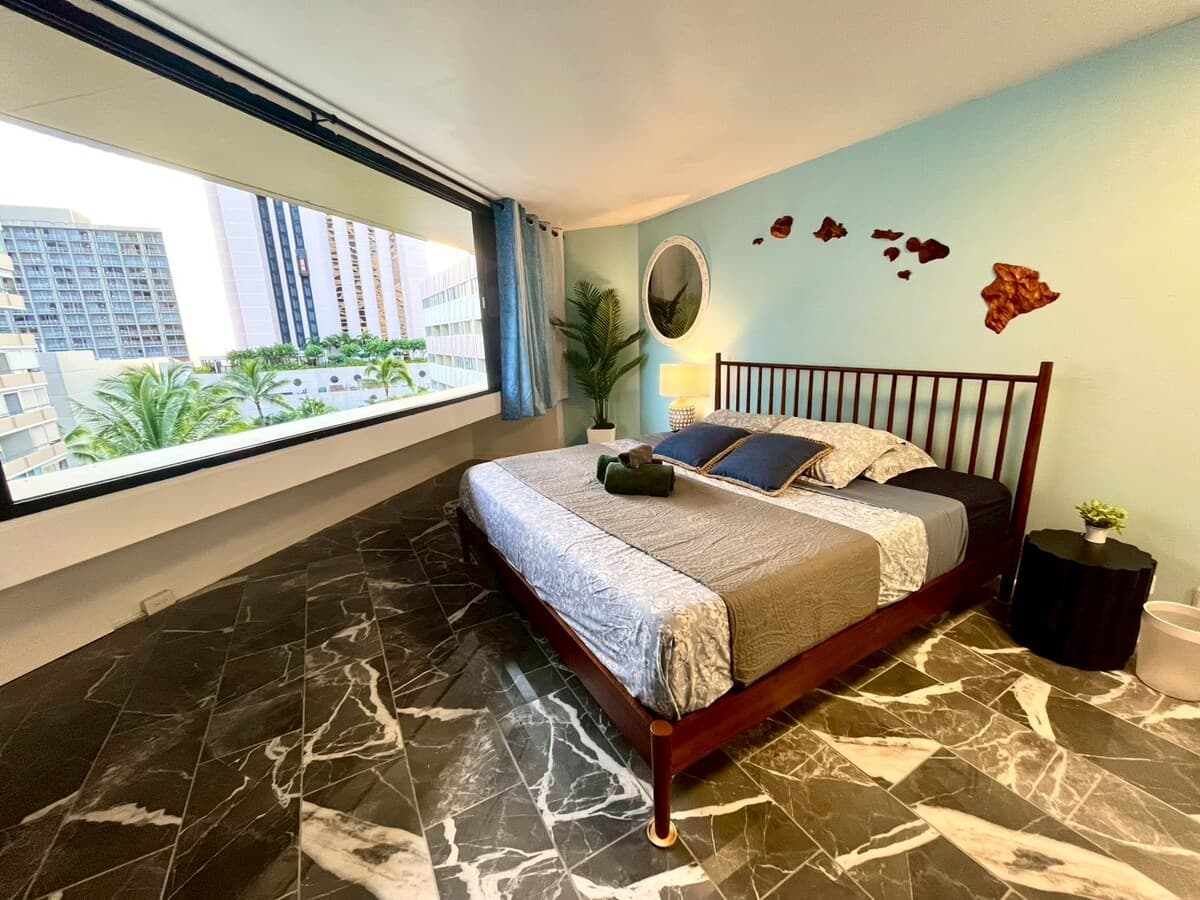 Condo in Honolulu · ★5.0 · Studio · 1 bed · 1 private bath - Photo 2