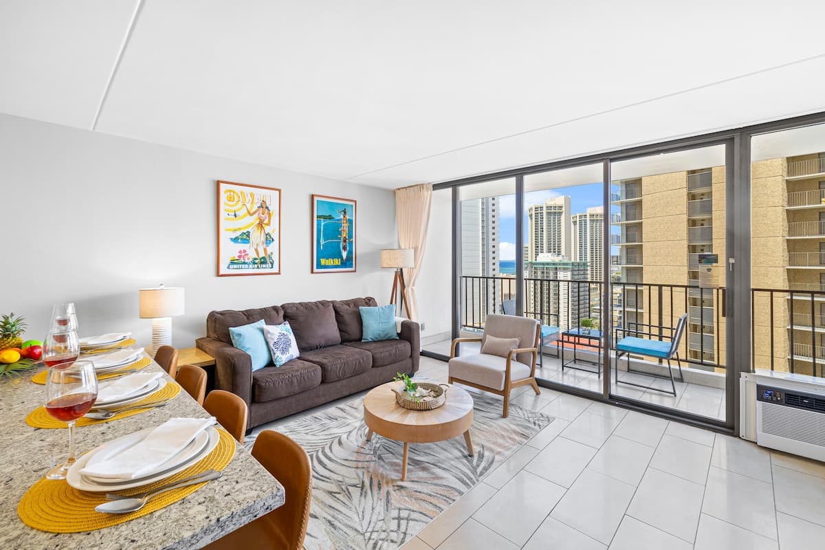 Condo in Honolulu · ★4.77 · 1 bedroom · 3 beds · 1 private bath - Photo 2