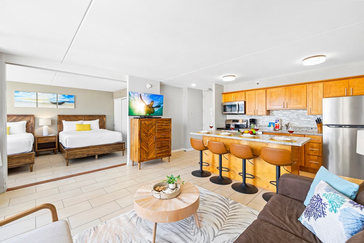 Condo in Honolulu · ★4.77 · 1 bedroom · 3 beds · 1 private bath - Photo 5