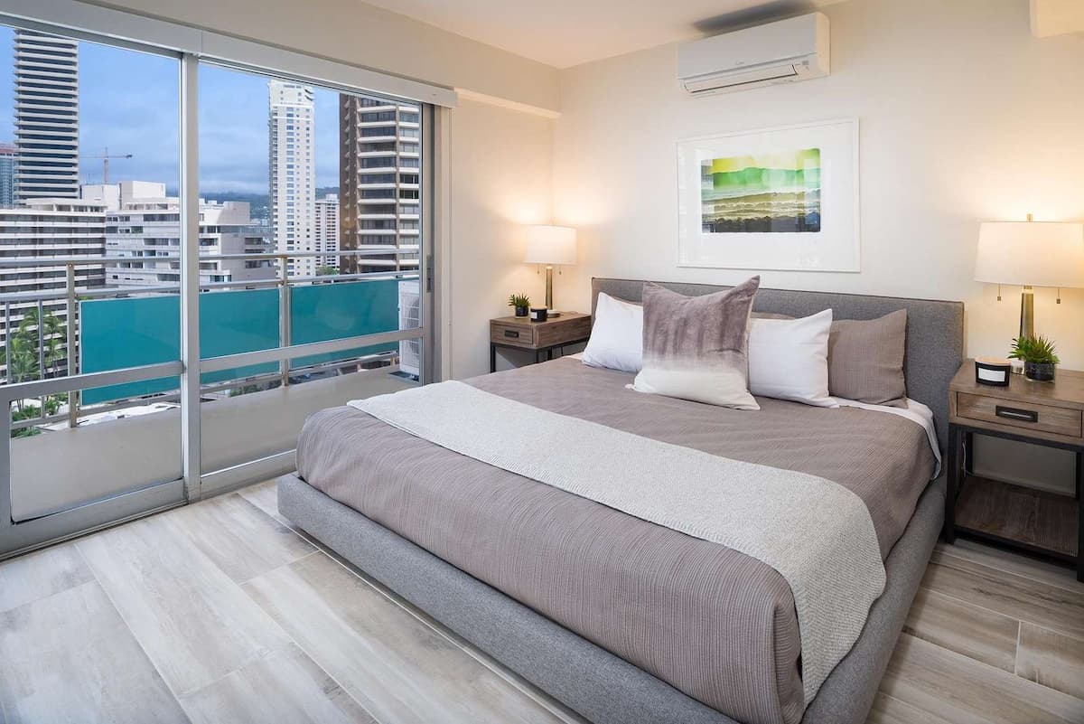 Condo in Honolulu · ★4.75 · 2 bedrooms · 3 beds · 2 private baths - Photo 4