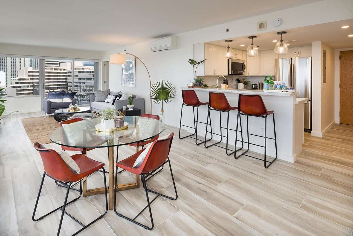 Condo in Honolulu · ★4.75 · 2 bedrooms · 3 beds · 2 private baths - Photo 3