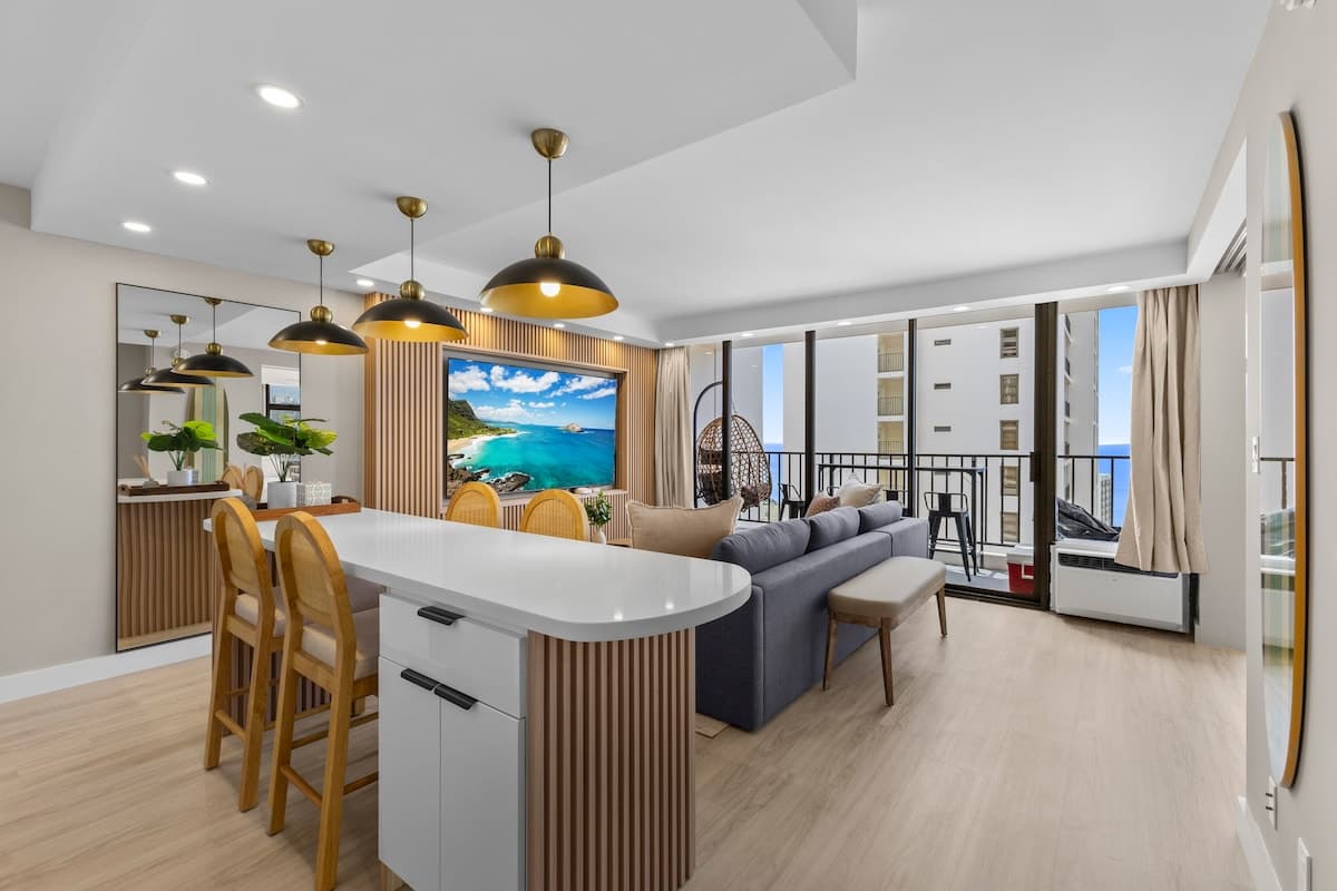33F-Stunning Ocean View 1BR-Waikiki/Free Parking~ - Photo 4